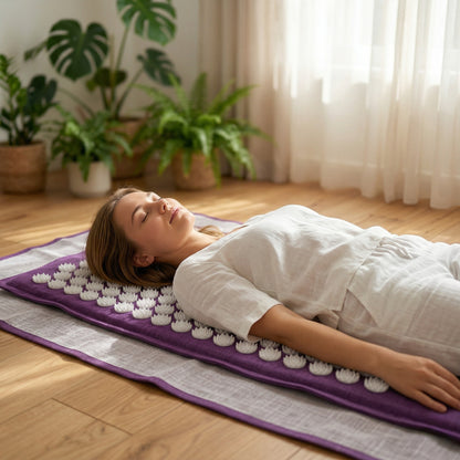 Tapis acupression posé sur le sol ambiance bien-être — Recovly