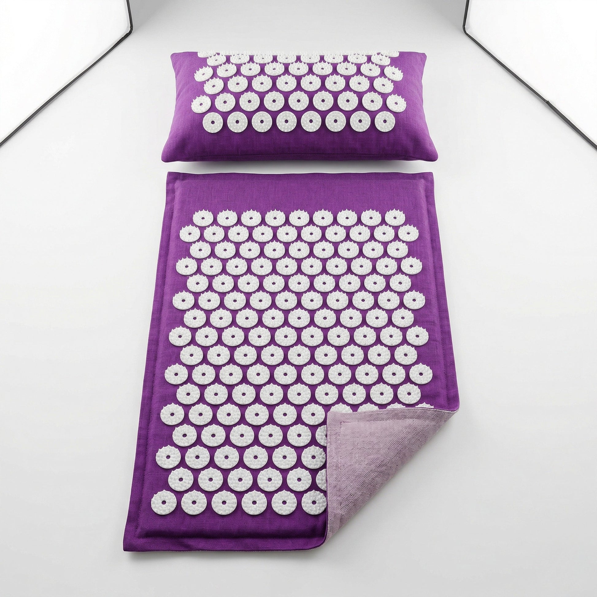 Tapis acupression posé sur le sol ambiance bien-être — Recovly